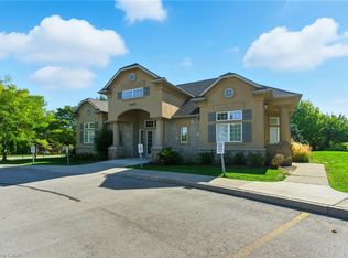 1490 Bishops Gate #305, Oakville, ON L6M 4N3