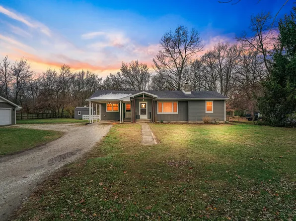 11166 East Dr, Demotte, IN 46310