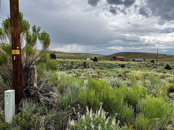 2nd image of 1427 E Woodchuck Rd