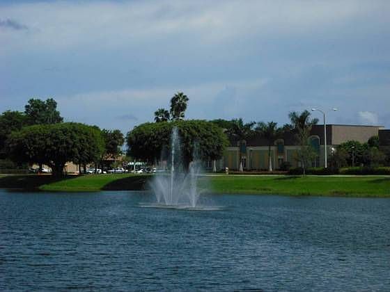 2nd image of 457 Saxony Way #J