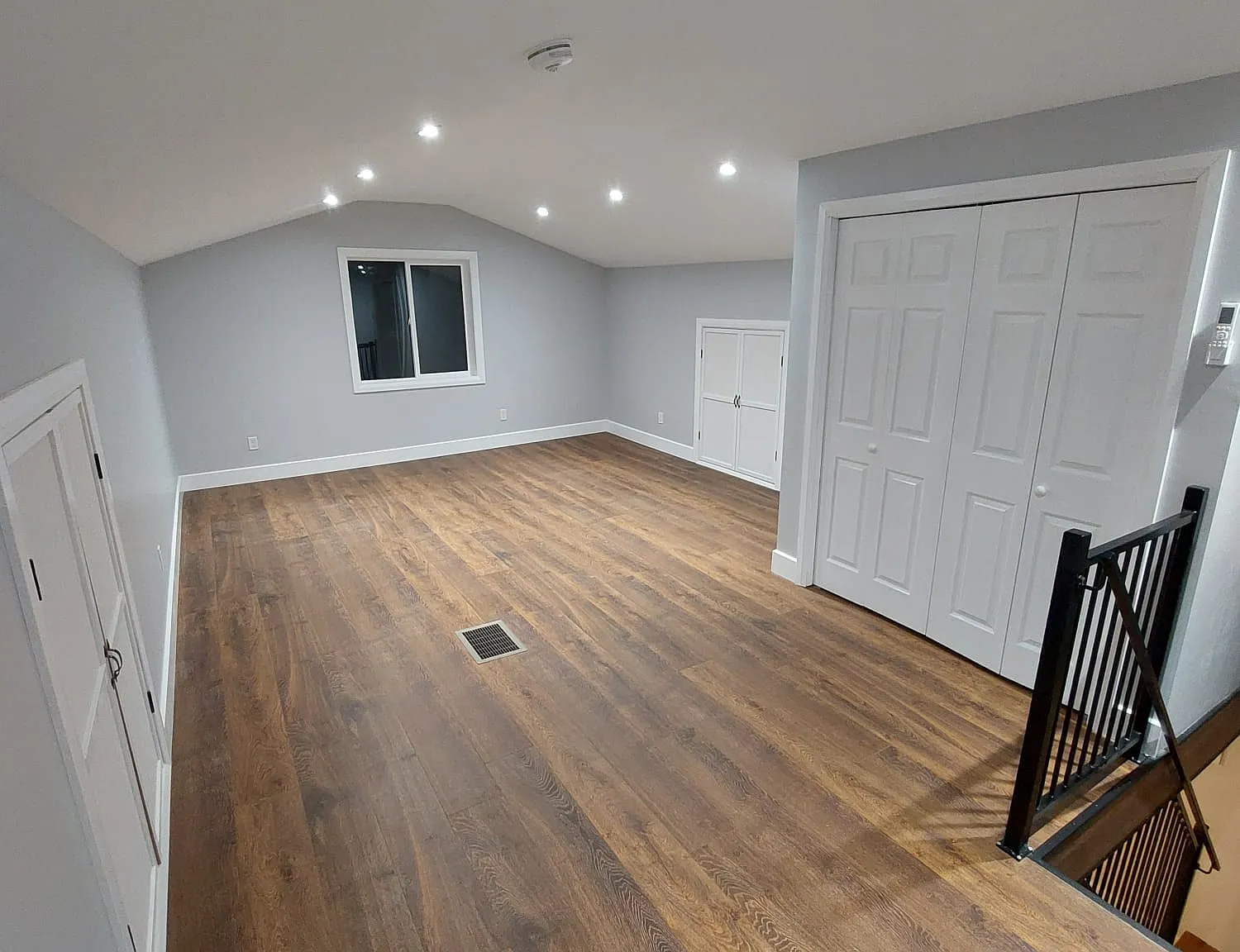 2 bed, 1000 sqft, $2,150 — Photo 3