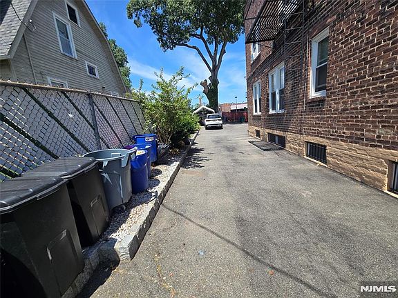 5th image of 839-845 Sanford Ave