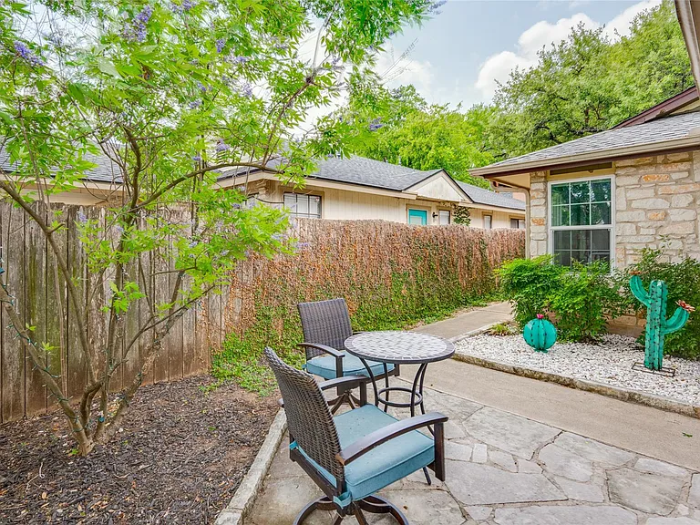 2412 Thornton Rd #B — Photo 4