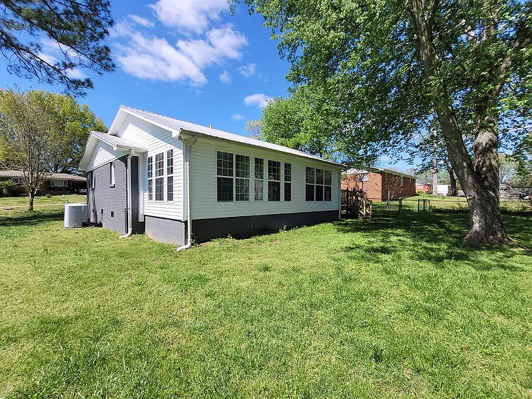 2226 Windcrest Dr — Photo 17
