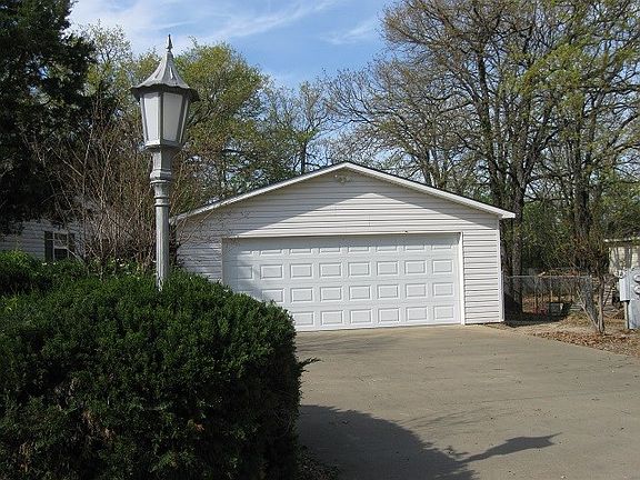 3rd image of 102 Grande Ln