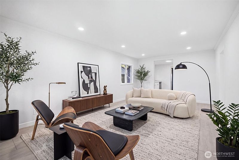 3rd image of 12243 16th Avenue S