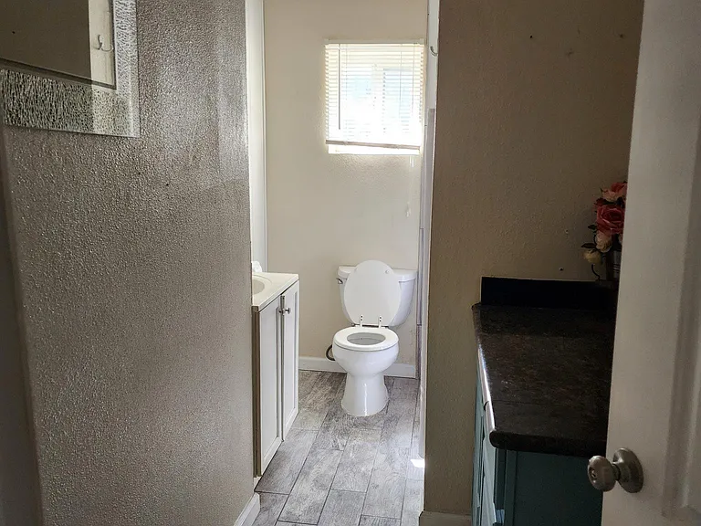 1627 Pomona St #D — Photo 3