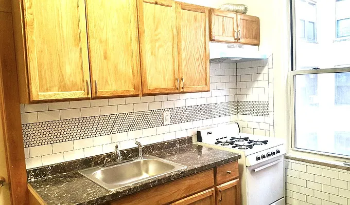 Rented by Amorelli Realty | media 5