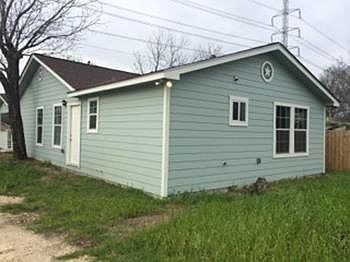 2nd image of 715 W Pyron Ave