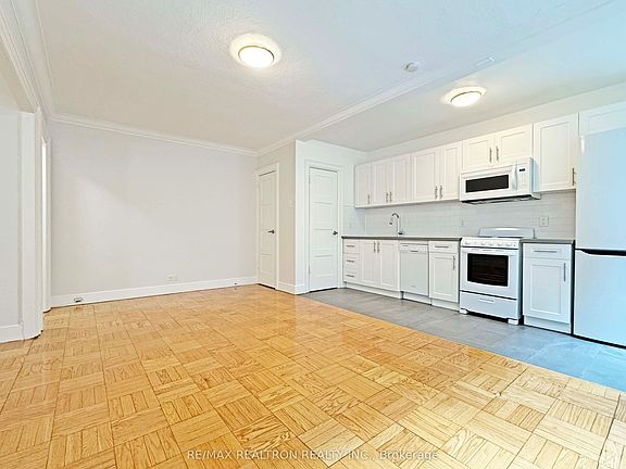 3rd image of 396 Avenue Rd #414
