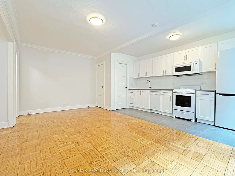 396 Avenue Rd #414 — Photo 3