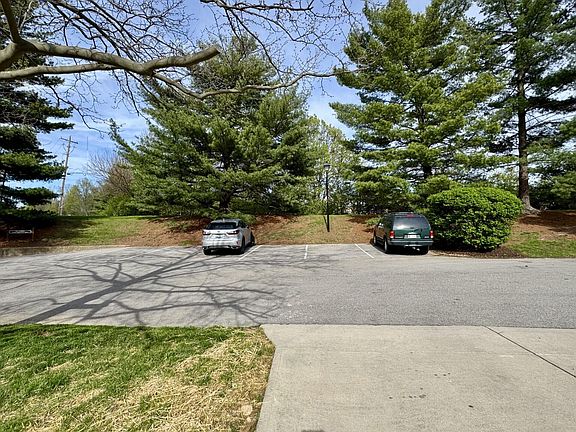 3rd image of 4014 Lakepoint Ct