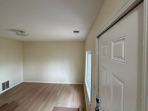 5th image of 2021 Eastport St