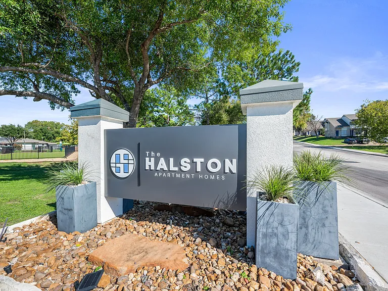 The Halston — Photo 41