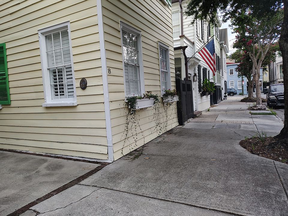 1st image of 8 Trumbo St
