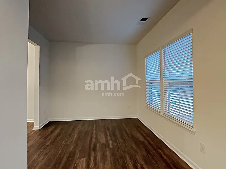5061 Twin River Dr — Photo 8