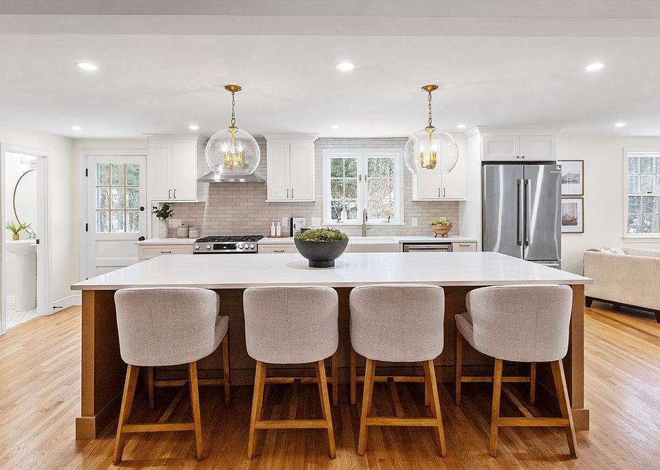 1st image of 33 Oak Hill Rd