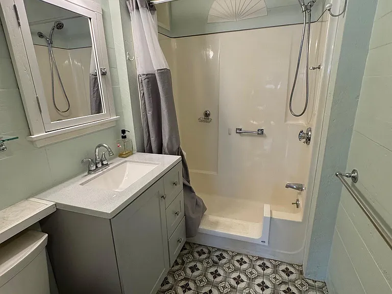 67 Clarendon Ave — Photo 18