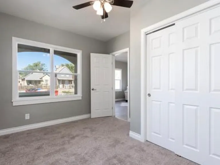1012 E Abriendo Ave — Photo 9