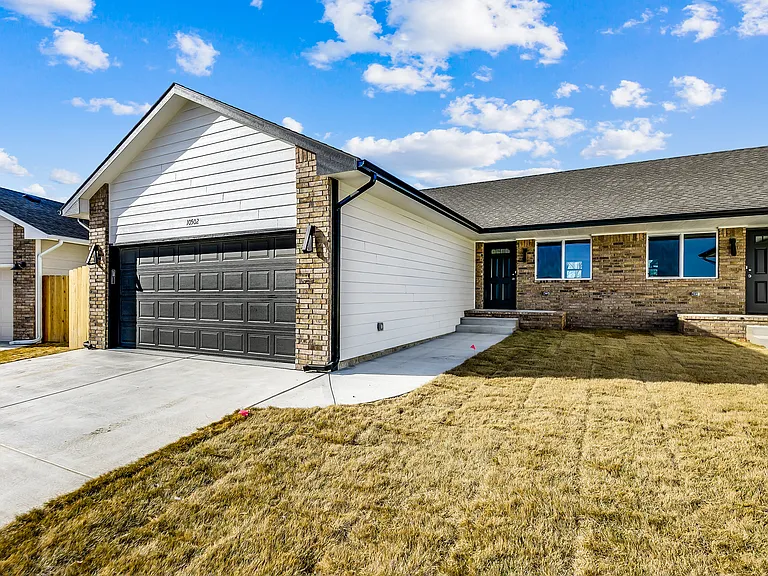 10403 E Conifer St — Photo 1