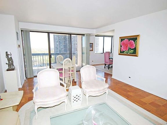 5th image of 26910 Grand Central Pkwy APT 14G