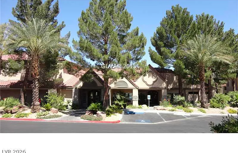 2 bed, 2.0 bath, 1053 sqft, $1,519 — Photo 2