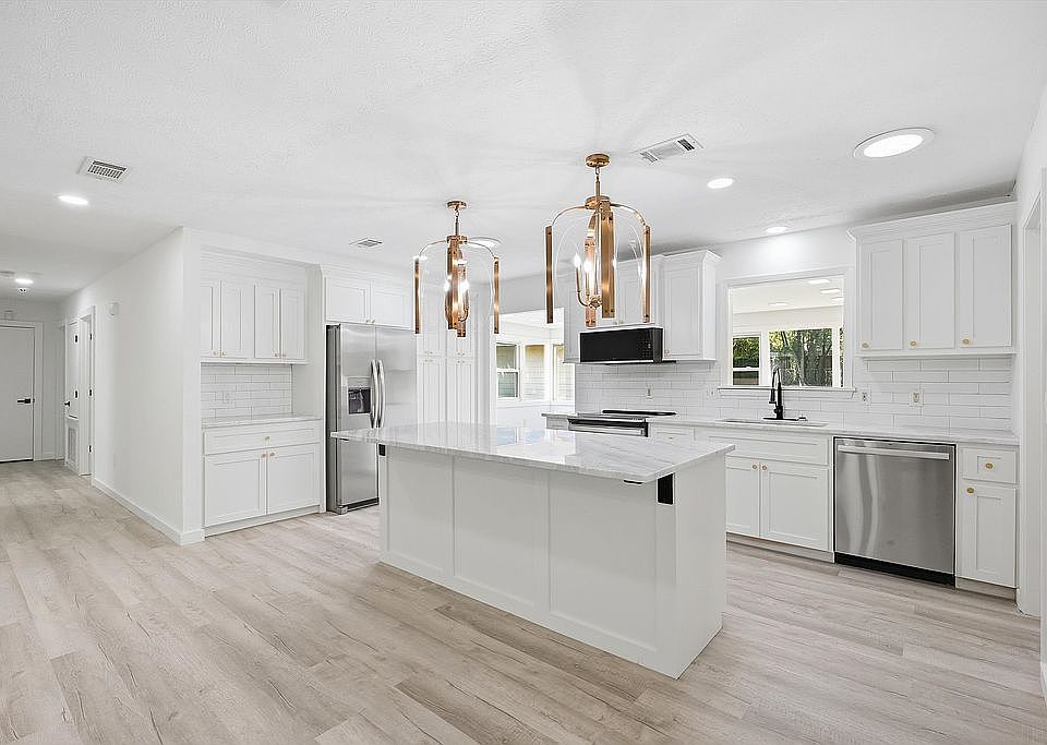 1st image of 209 Pondarosa Pl