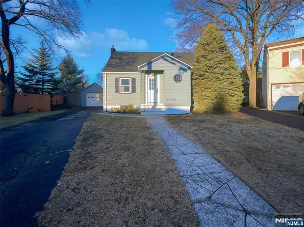 96 Wilkens Dr, Dumont, NJ 07628