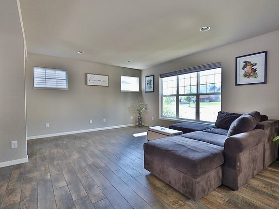 5th image of 2894 S Syene Rd