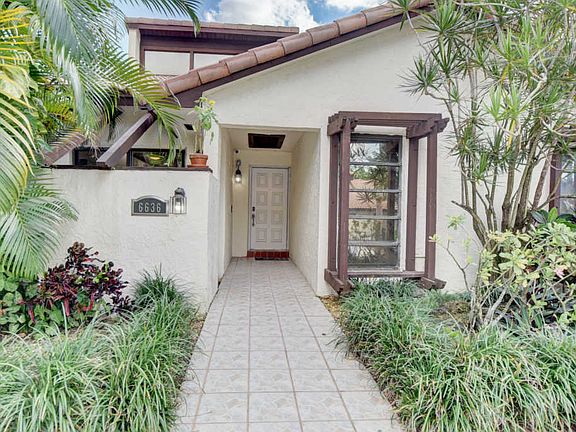3rd image of 6636 Tiburon Cir