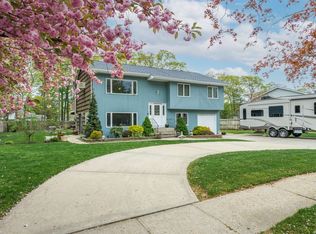 625 Old Town Rd, Pt Jefferson Station, NY 11776