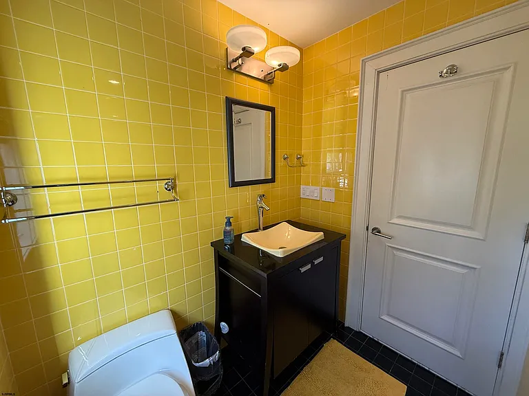 119 S Sacramento Ave — Photo 15