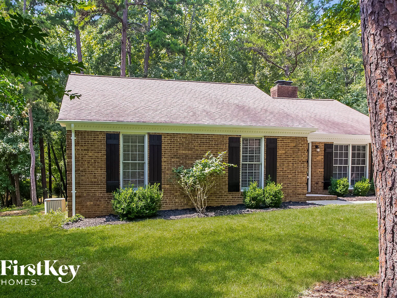 3 bed, 2.0 bath, 1547 sqft, $2,425 — Photo 2
