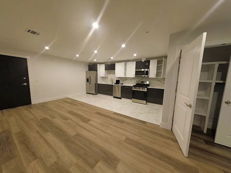 182 Carroll St #205 — Photo 2