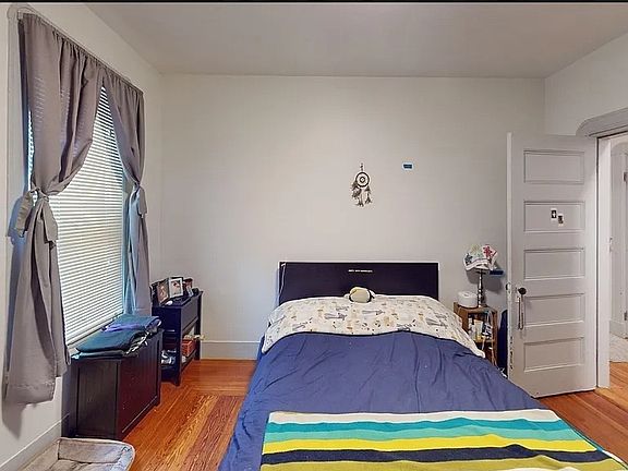5th image of 22 Boynton St #1