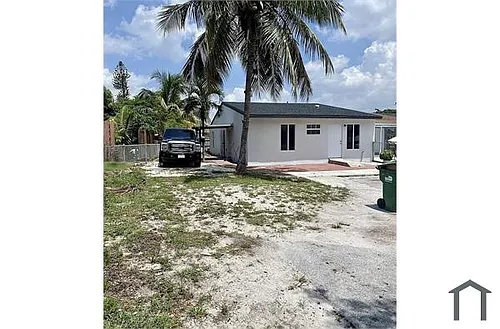 21371 NW 39th Ave Photo 1