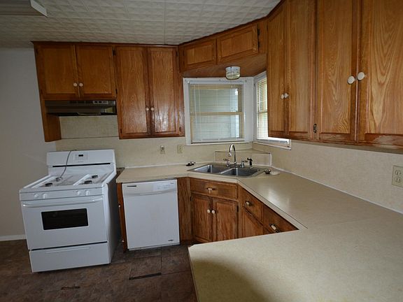 3rd image of 4832 Melita Ave