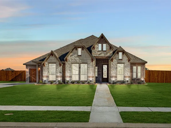 570 Crystal Lake Ln, Red Oak, TX 75154