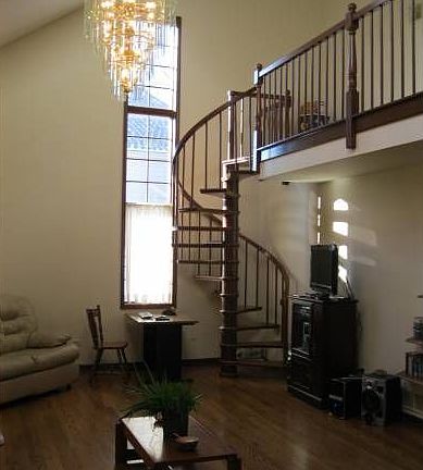 2nd image of 1055 Knollwood Ln