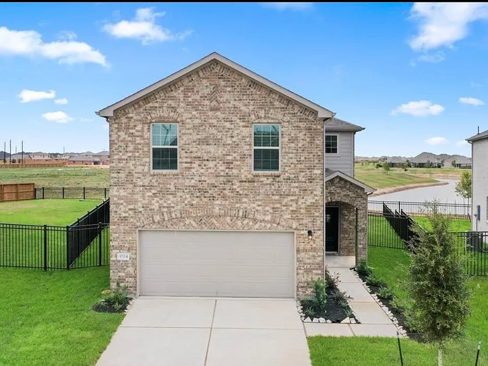 1024 Greenshank Dr