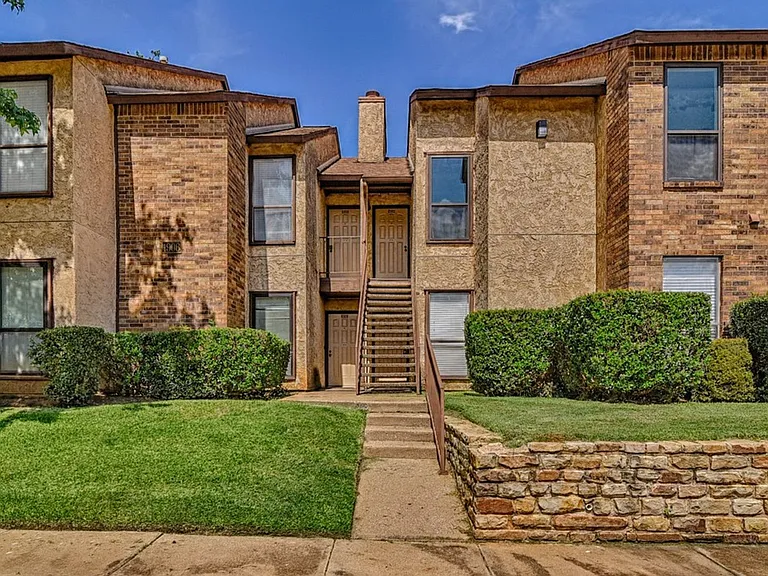 1906 Emerald Pl #1214 — Photo 4