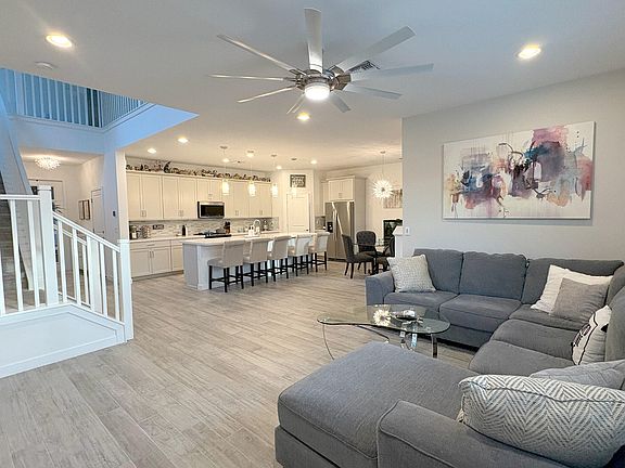 3rd image of 4454 Serpens Lane