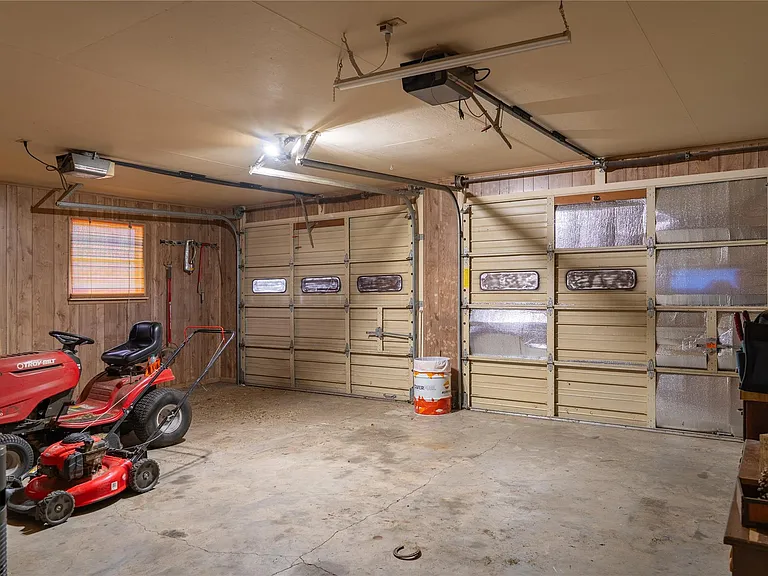 115 N Lockhart St — Photo 24
