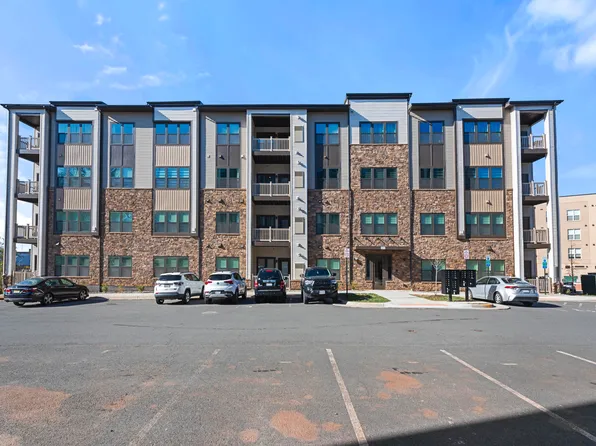 46270 Mount Allen Ter #303, Sterling, VA 20164