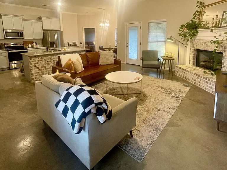 115 Allie Ln — Photo 3
