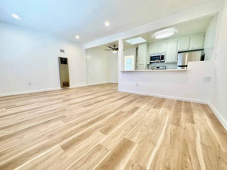 10707 Landale St — Photo 17