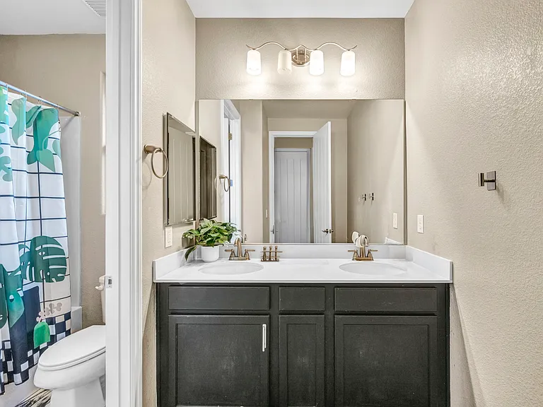 233 Castellari Dr — Photo 31