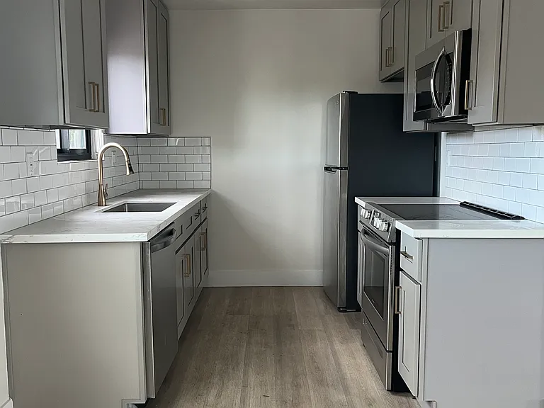 6958 Woodman Ave #6 — Photo 10