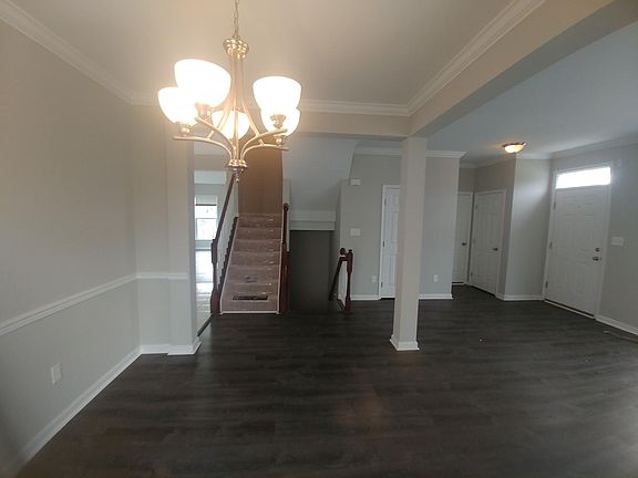 4th image of 300 Stayman Dr