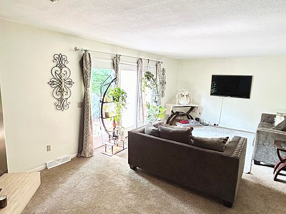 5th image of 1562 Saddlebrook Ct #B